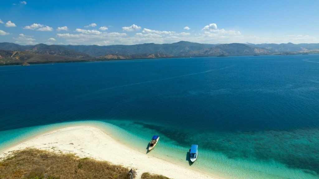 [Arabic] kelor island near in rinca island